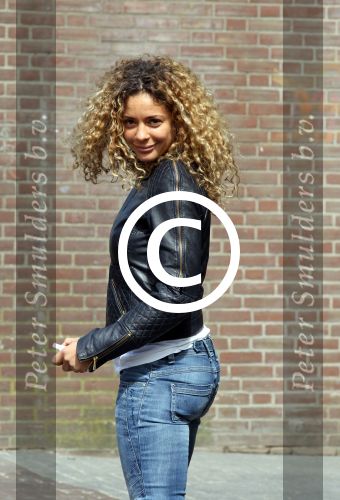 Hoofddorp 14 mei 2012
Fajah Lourens op weg om haar tatoo weg te laten laseren.
Peter Smulders bv