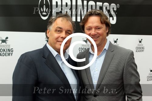 Breda 5 juni 2012
Presentatie Cook acadamy van Princess met Joop Braakhekke Geert Hoes Hind en Aad Ouborg. Frits Sissing
Peter Smulders bv