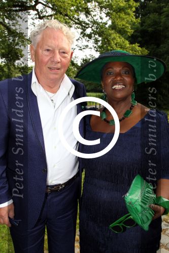 Breukelen 12 juni 2012
Haringparty op Neijenrode. Gerda Havertong met man
Peter Smulders bv