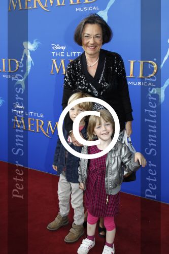 Rotterdam, 16 Juni 2012
Premiere Musical Little Mermaid in het Nieuwe Luxor theater
Gerdi Verbeet met kleinkinderen
Foto Peter Smulders BV