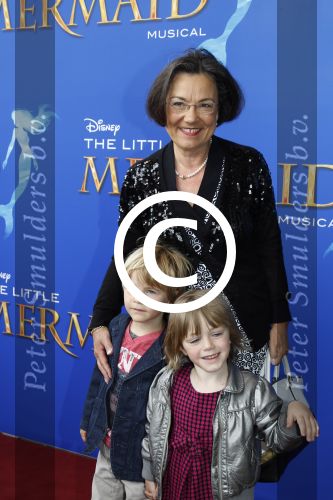 Rotterdam, 16 Juni 2012
Premiere Musical Little Mermaid in het Nieuwe Luxor theater
Gerdi Verbeet met kleinkinderen
Foto Peter Smulders BV