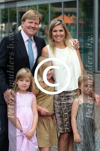 Amsterdam 6 juni 2012
Prinses Maxima Amalia Ariane en Alexia met hun vader Prins Willem Alexander
bij muziek concert in de heineken music hall.
Peter Smulders bv