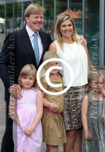 Amsterdam 6 juni 2012
Prinses Maxima Amalia Ariane en Alexia met hun vader Prins Willem Alexander
bij muziek concert in de heineken music hall.
Peter Smulders bv
