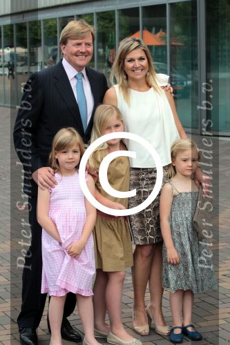 Amsterdam 6 juni 2012
Prinses Maxima Amalia Ariane en Alexia met hun vader Prins Willem Alexander
bij muziek concert in de heineken music hall.
Peter Smulders bv