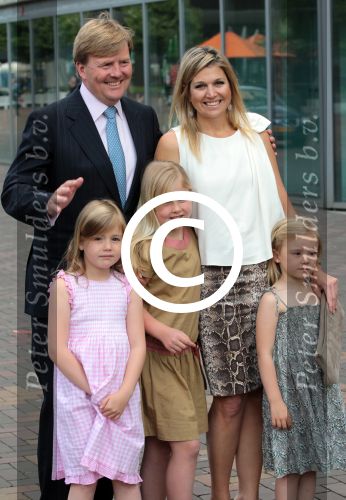 Amsterdam 6 juni 2012
Prinses Maxima Amalia Ariane en Alexia met hun vader Prins Willem Alexander
bij muziek concert in de heineken music hall.
Peter Smulders bv