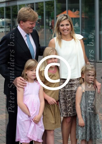 Amsterdam 6 juni 2012
Prinses Maxima Amalia Ariane en Alexia met hun vader Prins Willem Alexander
bij muziek concert in de heineken music hall.
Peter Smulders bv