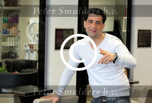 Hoofddorp 14 mei 2012
Kapper Hanni Hanna knipt Fajah lourens. Hanni knipt vele voetballers en bn ers.
Peter Smulders bv