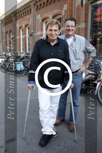Amsterdam 28 mei 2012
Presentatie in panama. Henny Huisman met zijn gebroken voet/enkel in het gips
Peter Smulders bv