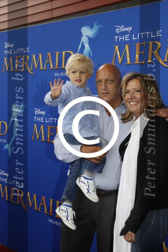 Rotterdam, 16 Juni 2012
Premiere Musical Little Mermaid in het Nieuwe Luxor theater
Herman den Blijker met zijn vrouw Jacquelinde de Blijker en zoontje Matz den Blijker
Foto Peter Smulders BV
