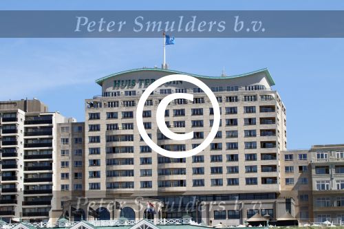Noordwijk 26 m ei 2012
Connie Breukhoven met dochter Shanna en kleinkinderen Semmy en Soraiya op het strand bij hotel huis ter duin.
Peter Smulders bv