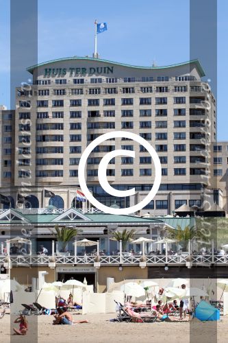 Noordwijk 26 m ei 2012
Connie Breukhoven met dochter Shanna en kleinkinderen Semmy en Soraiya op het strand bij hotel huis ter duin.
Peter Smulders bv