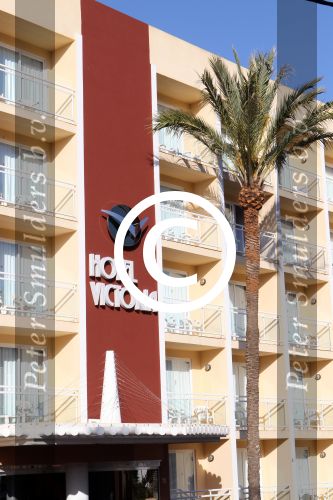 ibiza 2 mei 2012
Jan Kooijman achter de kinderwagen met zijn dochter en vriendin tijdens opnames verliefd op ibiza alsmede Sanne Vogel en Kim Feenstra. Hotel Victoria waar de acteurs slapen
Peter Smulders bv