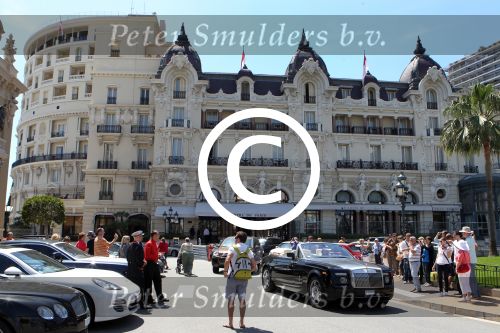 Monaco 7 mei 2012
Connie Breukhoven en haar nieuwe vriend Ben Angelier vier met zijn kinderen en vrienden zijn 60e verjaardag. Ze vertrekken bij zijn huis / appartement met rolls royce cabrio. Hotel de Paris
Peter Smulders bv