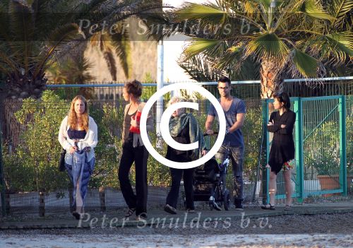 ibiza 2 mei 2012
Jan Kooijman achter de kinderwagen met zijn dochter en vriendin tijdens opnames verliefd op ibiza alsmede Sanne Vogel en Kim Feenstra.
Peter Smulders bv