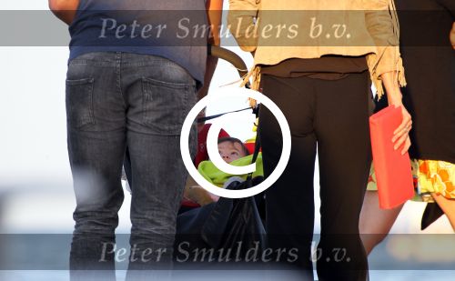 ibiza 2 mei 2012
Jan Kooijman achter de kinderwagen met zijn dochter en vriendin tijdens opnames verliefd op ibiza alsmede Sanne Vogel en Kim Feenstra.
Peter Smulders bv