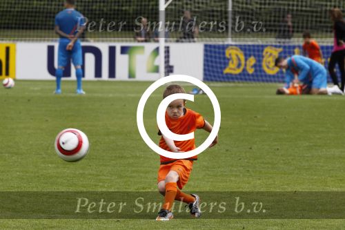 Lausanne, 17 en 18 Augustus 2012
Yolanthe Sneijder-Cabau samen met de dames van het Nederlands elftal, Wesley Sneijder en Jessey Sneijder
Foto Peter Smulders BV