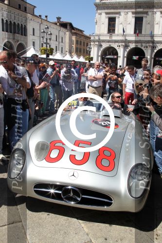 Brescia 16 en 17 mei 2012
State of Art is sponsor van de mille miglia en rijdt met div rijders in hun porsches spyder. Oa Jan Peter Balkenende Koen Wauters en jan Kees de Jager rijden mee. Jochem Mass in mercedes
Peter Smulders bv
Peter Smulders bv