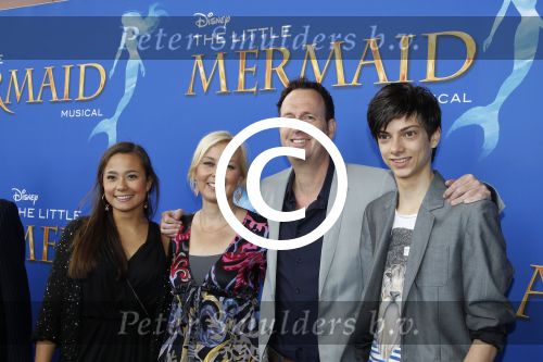 Rotterdam, 16 Juni 2012
Premiere Musical Little Mermaid in het Nieuwe Luxor theater
Jochem v Gelder  met zijn gezin
Foto Peter Smulders BV