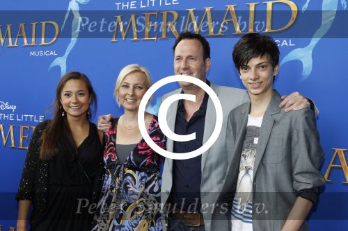 Rotterdam, 16 Juni 2012
Premiere Musical Little Mermaid in het Nieuwe Luxor theater
Jochem v Gelder  met zijn gezin
Foto Peter Smulders BV