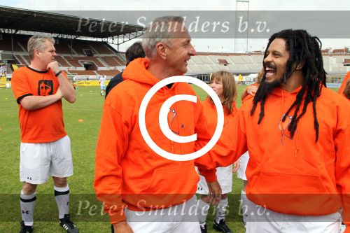 Amsterdam 1 juni 2012
Voetbaltournooi Johan Cruijff foundation in het olympisch stadion .
oa Johan Cruijff John Ewbank Thomas Acda Aron Winter Brian Roy Tonnie Bruins Slot Ronald de Boer William Spaay Najib Amhali Edwin v d Sar Raoul Heertje en Rohan Marley ( zoon Bob Marley) deden mee.
Peter Smulders bv