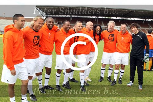 Amsterdam 1 juni 2012
Voetbaltournooi Johan Cruijff foundation in het olympisch stadion .
oa Johan Cruijff John Ewbank Thomas Acda Aron Winter Brian Roy Tonnie Bruins Slot Ronald de Boer William Spaay Najib Amhali Edwin v d Sar Raoul Heertje en Rohan Marley ( zoon Bob Marley) deden mee.
Peter Smulders bv