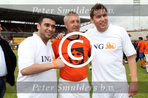 Amsterdam 1 juni 2012
Voetbaltournooi Johan Cruijff foundation in het olympisch stadion .
oa Johan Cruijff John Ewbank Thomas Acda Aron Winter Brian Roy Tonnie Bruins Slot Ronald de Boer William Spaay Najib Amhali Edwin v d Sar Raoul Heertje en Rohan Marley ( zoon Bob Marley) deden mee.
Peter Smulders bv