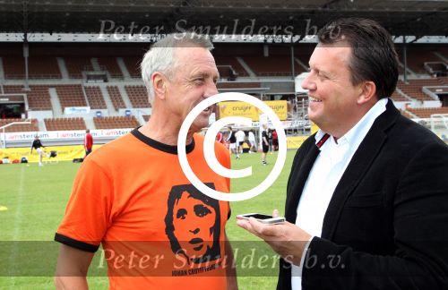 Amsterdam 1 juni 2012
Voetbaltournooi Johan Cruijff foundation in het olympisch stadion .
oa Johan Cruijff John Ewbank Thomas Acda Aron Winter Brian Roy Tonnie Bruins Slot Ronald de Boer William Spaay Najib Amhali Edwin v d Sar Raoul Heertje en Rohan Marley ( zoon Bob Marley) deden mee. Edwin Bredius interviewt Johan Cruyff
Peter Smulders bv