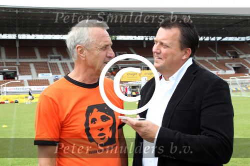 Amsterdam 1 juni 2012
Voetbaltournooi Johan Cruijff foundation in het olympisch stadion .
oa Johan Cruijff John Ewbank Thomas Acda Aron Winter Brian Roy Tonnie Bruins Slot Ronald de Boer William Spaay Najib Amhali Edwin v d Sar Raoul Heertje en Rohan Marley ( zoon Bob Marley) deden mee. Edwin Bredius interviewt Johan Cruyff
Peter Smulders bv