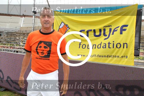 Amsterdam 1 juni 2012
Voetbaltournooi Johan Cruijff foundation in het olympisch stadion .
oa Johan Cruijff John Ewbank Thomas Acda Aron Winter Brian Roy Tonnie Bruins Slot Ronald de Boer William Spaay Najib Amhali Edwin v d Sar Raoul Heertje en Rohan Marley ( zoon Bob Marley) deden mee.
Peter Smulders bv