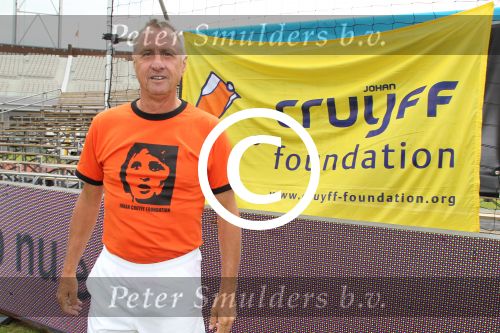 Amsterdam 1 juni 2012
Voetbaltournooi Johan Cruijff foundation in het olympisch stadion .
oa Johan Cruijff John Ewbank Thomas Acda Aron Winter Brian Roy Tonnie Bruins Slot Ronald de Boer William Spaay Najib Amhali Edwin v d Sar Raoul Heertje en Rohan Marley ( zoon Bob Marley) deden mee.
Peter Smulders bv