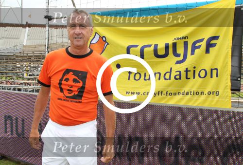 Amsterdam 1 juni 2012
Voetbaltournooi Johan Cruijff foundation in het olympisch stadion .
oa Johan Cruijff John Ewbank Thomas Acda Aron Winter Brian Roy Tonnie Bruins Slot Ronald de Boer William Spaay Najib Amhali Edwin v d Sar Raoul Heertje en Rohan Marley ( zoon Bob Marley) deden mee.
Peter Smulders bv