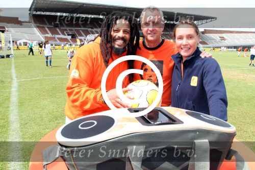 Amsterdam 1 juni 2012
Voetbaltournooi Johan Cruijff foundation in het olympisch stadion .
oa Johan Cruijff John Ewbank Thomas Acda Aron Winter Brian Roy Tonnie Bruins Slot Ronald de Boer William Spaay Najib Amhali Edwin v d Sar Raoul Heertje en Rohan Marley ( zoon Bob Marley) deden mee.
Peter Smulders bv