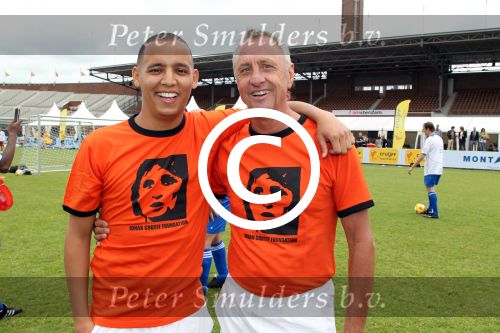 Amsterdam 1 juni 2012
Voetbaltournooi Johan Cruijff foundation in het olympisch stadion .
oa Johan Cruijff John Ewbank Thomas Acda Aron Winter Brian Roy Tonnie Bruins Slot Ronald de Boer William Spaay Najib Amhali Edwin v d Sar Raoul Heertje en Rohan Marley ( zoon Bob Marley) deden mee.
Peter Smulders bv