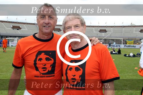 Amsterdam 1 juni 2012
Voetbaltournooi Johan Cruijff foundation in het olympisch stadion .
oa Johan Cruijff John Ewbank Thomas Acda Aron Winter Brian Roy Tonnie Bruins Slot Ronald de Boer William Spaay Najib Amhali Edwin v d Sar Raoul Heertje en Rohan Marley ( zoon Bob Marley) deden mee.
Peter Smulders bv