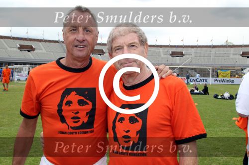 Amsterdam 1 juni 2012
Voetbaltournooi Johan Cruijff foundation in het olympisch stadion .
oa Johan Cruijff John Ewbank Thomas Acda Aron Winter Brian Roy Tonnie Bruins Slot Ronald de Boer William Spaay Najib Amhali Edwin v d Sar Raoul Heertje en Rohan Marley ( zoon Bob Marley) deden mee.
Peter Smulders bv