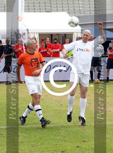 Amsterdam 1 juni 2012
Voetbaltournooi Johan Cruijff foundation in het olympisch stadion .
oa Johan Cruijff John Ewbank Thomas Acda Aron Winter Brian Roy Tonnie Bruins Slot Ronald de Boer William Spaay Najib Amhali Edwin v d Sar Raoul Heertje en Rohan Marley ( zoon Bob Marley) deden mee.
Peter Smulders bv