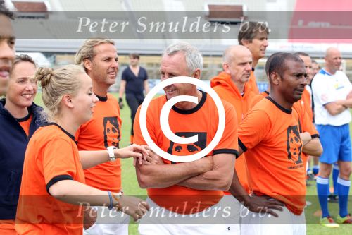 Amsterdam 1 juni 2012
Voetbaltournooi Johan Cruijff foundation in het olympisch stadion .
oa Johan Cruijff John Ewbank Thomas Acda Aron Winter Brian Roy Tonnie Bruins Slot Ronald de Boer William Spaay Najib Amhali Edwin v d Sar Raoul Heertje en Rohan Marley ( zoon Bob Marley) deden mee.
Peter Smulders bv