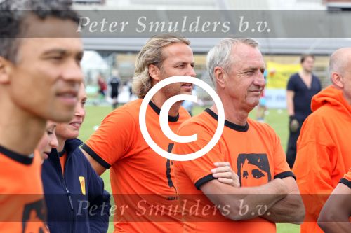 Amsterdam 1 juni 2012
Voetbaltournooi Johan Cruijff foundation in het olympisch stadion .
oa Johan Cruijff John Ewbank Thomas Acda Aron Winter Brian Roy Tonnie Bruins Slot Ronald de Boer William Spaay Najib Amhali Edwin v d Sar Raoul Heertje en Rohan Marley ( zoon Bob Marley) deden mee.
Peter Smulders bv