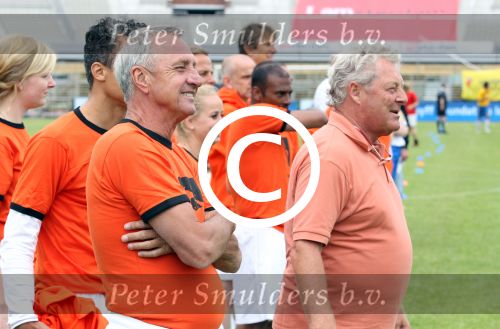 Amsterdam 1 juni 2012
Voetbaltournooi Johan Cruijff foundation in het olympisch stadion .
oa Johan Cruijff John Ewbank Thomas Acda Aron Winter Brian Roy Tonnie Bruins Slot Ronald de Boer William Spaay Najib Amhali Edwin v d Sar Raoul Heertje en Rohan Marley ( zoon Bob Marley) deden mee.
Peter Smulders bv