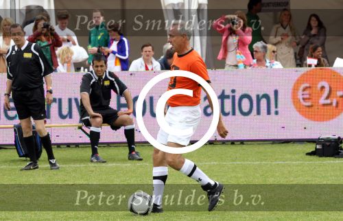 Amsterdam 1 juni 2012
Voetbaltournooi Johan Cruijff foundation in het olympisch stadion .
oa Johan Cruijff John Ewbank Thomas Acda Aron Winter Brian Roy Tonnie Bruins Slot Ronald de Boer William Spaay Najib Amhali Edwin v d Sar Raoul Heertje en Rohan Marley ( zoon Bob Marley) deden mee.
Peter Smulders bv