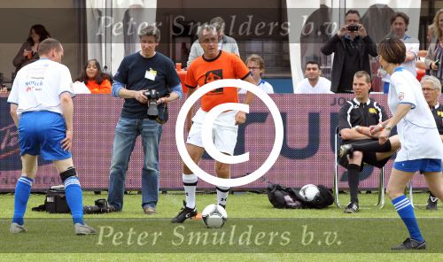 Amsterdam 1 juni 2012
Voetbaltournooi Johan Cruijff foundation in het olympisch stadion .
oa Johan Cruijff John Ewbank Thomas Acda Aron Winter Brian Roy Tonnie Bruins Slot Ronald de Boer William Spaay Najib Amhali Edwin v d Sar Raoul Heertje en Rohan Marley ( zoon Bob Marley) deden mee.
Peter Smulders bv