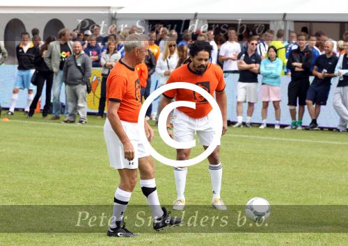 Amsterdam 1 juni 2012
Voetbaltournooi Johan Cruijff foundation in het olympisch stadion .
oa Johan Cruijff John Ewbank Thomas Acda Aron Winter Brian Roy Tonnie Bruins Slot Ronald de Boer William Spaay Najib Amhali Edwin v d Sar Raoul Heertje en Rohan Marley ( zoon Bob Marley) deden mee.
Peter Smulders bv