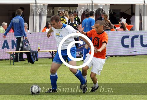 Amsterdam 1 juni 2012
Voetbaltournooi Johan Cruijff foundation in het olympisch stadion .
oa Johan Cruijff John Ewbank Thomas Acda Aron Winter Brian Roy Tonnie Bruins Slot Ronald de Boer William Spaay Najib Amhali Edwin v d Sar Raoul Heertje en Rohan Marley ( zoon Bob Marley) deden mee.
Peter Smulders bv