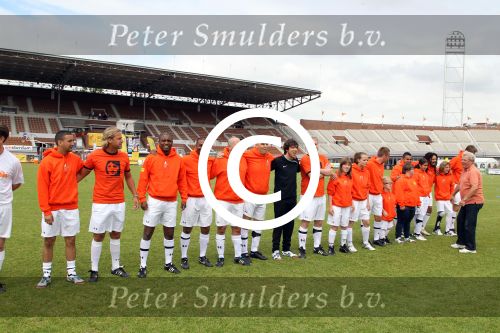 Amsterdam 1 juni 2012
Voetbaltournooi Johan Cruijff foundation in het olympisch stadion .
oa Johan Cruijff John Ewbank Thomas Acda Aron Winter Brian Roy Tonnie Bruins Slot Ronald de Boer William Spaay Najib Amhali Edwin v d Sar Raoul Heertje en Rohan Marley ( zoon Bob Marley) deden mee.
Peter Smulders bv