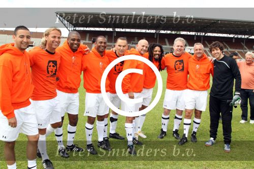Amsterdam 1 juni 2012
Voetbaltournooi Johan Cruijff foundation in het olympisch stadion .
oa Johan Cruijff John Ewbank Thomas Acda Aron Winter Brian Roy Tonnie Bruins Slot Ronald de Boer William Spaay Najib Amhali Edwin v d Sar Raoul Heertje en Rohan Marley ( zoon Bob Marley) deden mee.
Peter Smulders bv