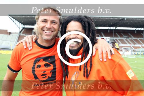 Amsterdam 1 juni 2012
Voetbaltournooi Johan Cruijff foundation in het olympisch stadion .
oa Johan Cruijff John Ewbank Thomas Acda Aron Winter Brian Roy Tonnie Bruins Slot Ronald de Boer William Spaay Najib Amhali Edwin v d Sar Raoul Heertje en Rohan Marley ( zoon Bob Marley) deden mee.
Peter Smulders bv