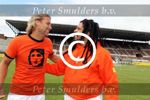 Amsterdam 1 juni 2012
Voetbaltournooi Johan Cruijff foundation in het olympisch stadion .
oa Johan Cruijff John Ewbank Thomas Acda Aron Winter Brian Roy Tonnie Bruins Slot Ronald de Boer William Spaay Najib Amhali Edwin v d Sar Raoul Heertje en Rohan Marley ( zoon Bob Marley) deden mee.
Peter Smulders bv