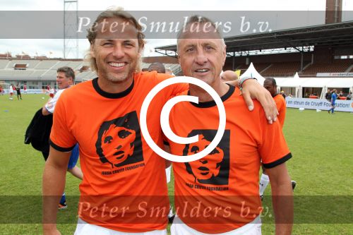 Amsterdam 1 juni 2012
Voetbaltournooi Johan Cruijff foundation in het olympisch stadion .
oa Johan Cruijff John Ewbank Thomas Acda Aron Winter Brian Roy Tonnie Bruins Slot Ronald de Boer William Spaay Najib Amhali Edwin v d Sar Raoul Heertje en Rohan Marley ( zoon Bob Marley) deden mee.
Peter Smulders bv