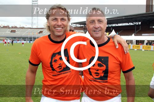 Amsterdam 1 juni 2012
Voetbaltournooi Johan Cruijff foundation in het olympisch stadion .
oa Johan Cruijff John Ewbank Thomas Acda Aron Winter Brian Roy Tonnie Bruins Slot Ronald de Boer William Spaay Najib Amhali Edwin v d Sar Raoul Heertje en Rohan Marley ( zoon Bob Marley) deden mee.
Peter Smulders bv