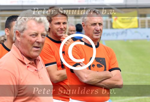 Amsterdam 1 juni 2012
Voetbaltournooi Johan Cruijff foundation in het olympisch stadion .
oa Johan Cruijff John Ewbank Thomas Acda Aron Winter Brian Roy Tonnie Bruins Slot Ronald de Boer William Spaay Najib Amhali Edwin v d Sar Raoul Heertje en Rohan Marley ( zoon Bob Marley) deden mee.
Peter Smulders bv